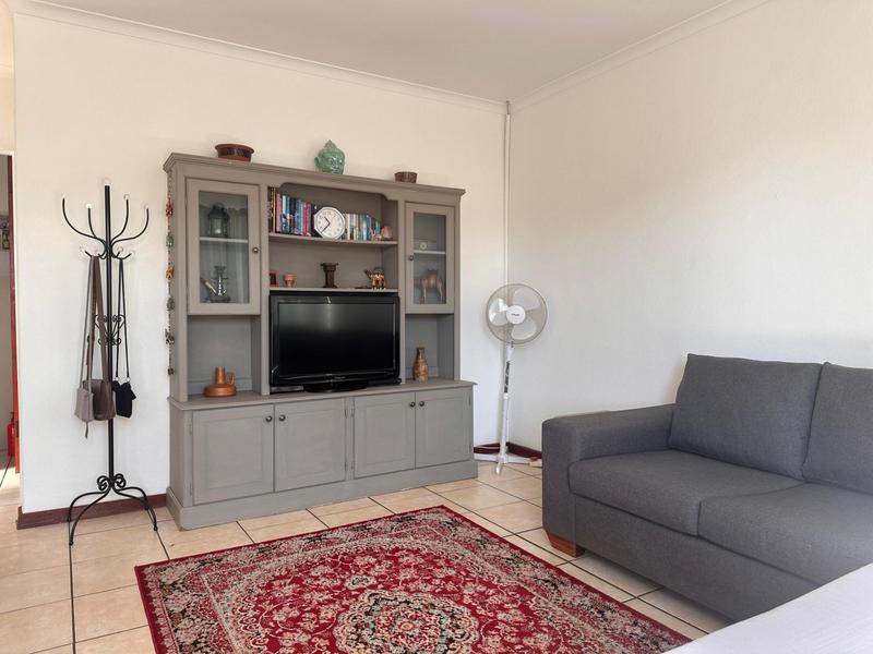 2 Bedroom Property for Sale in Oakglen Western Cape